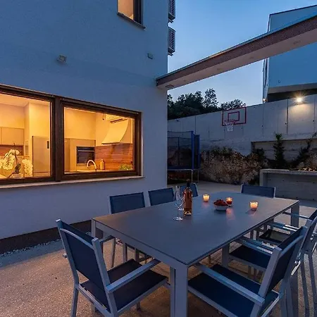 Beautiful Near The Beach! Pjescana Uvala