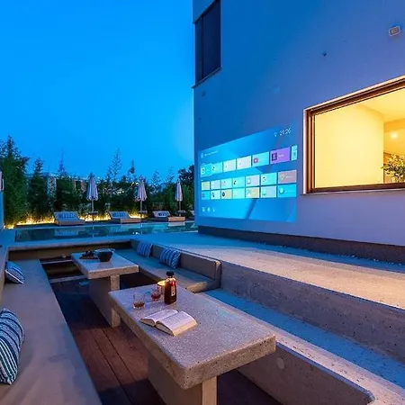 Homestay Beautiful Near The Beach!